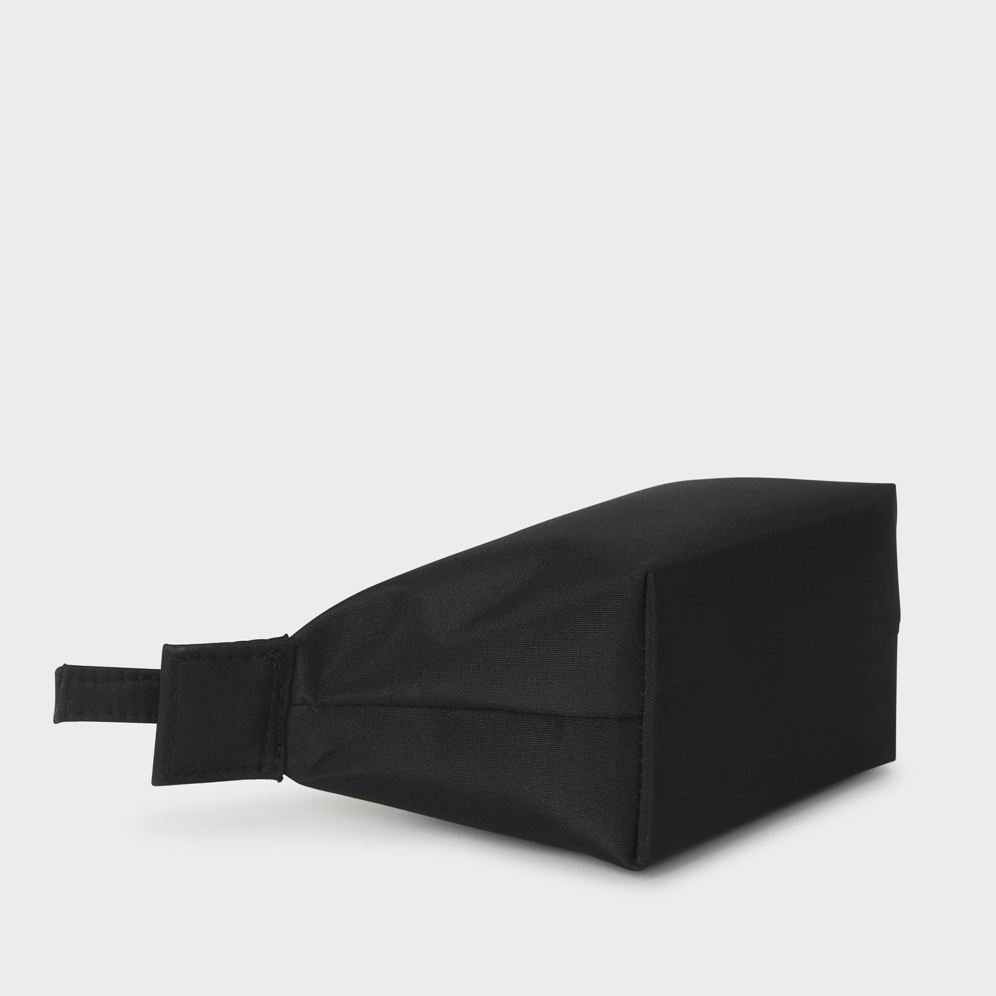GENEVA NYLON POUCH BLACK