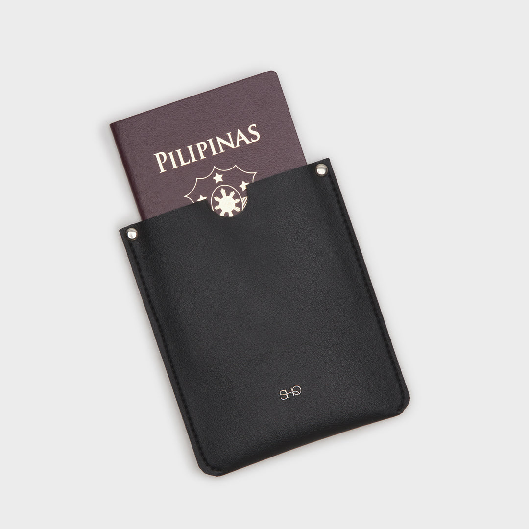 LENA PASSPORT HOLDER BLACK